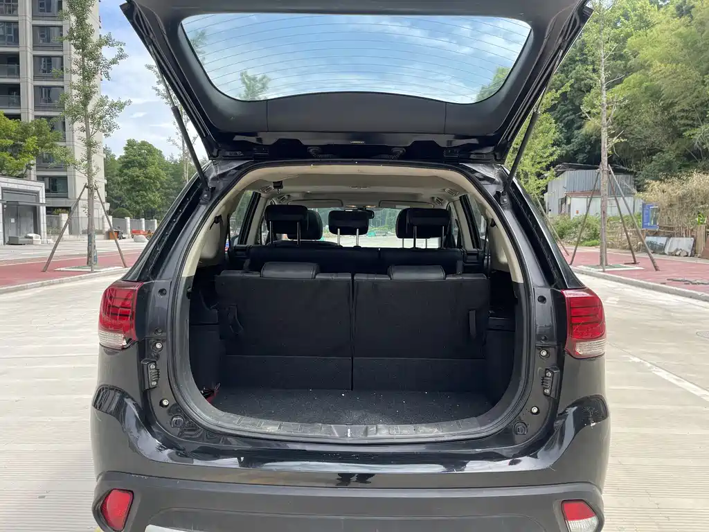 Mitsubishi Outlander — фото 14