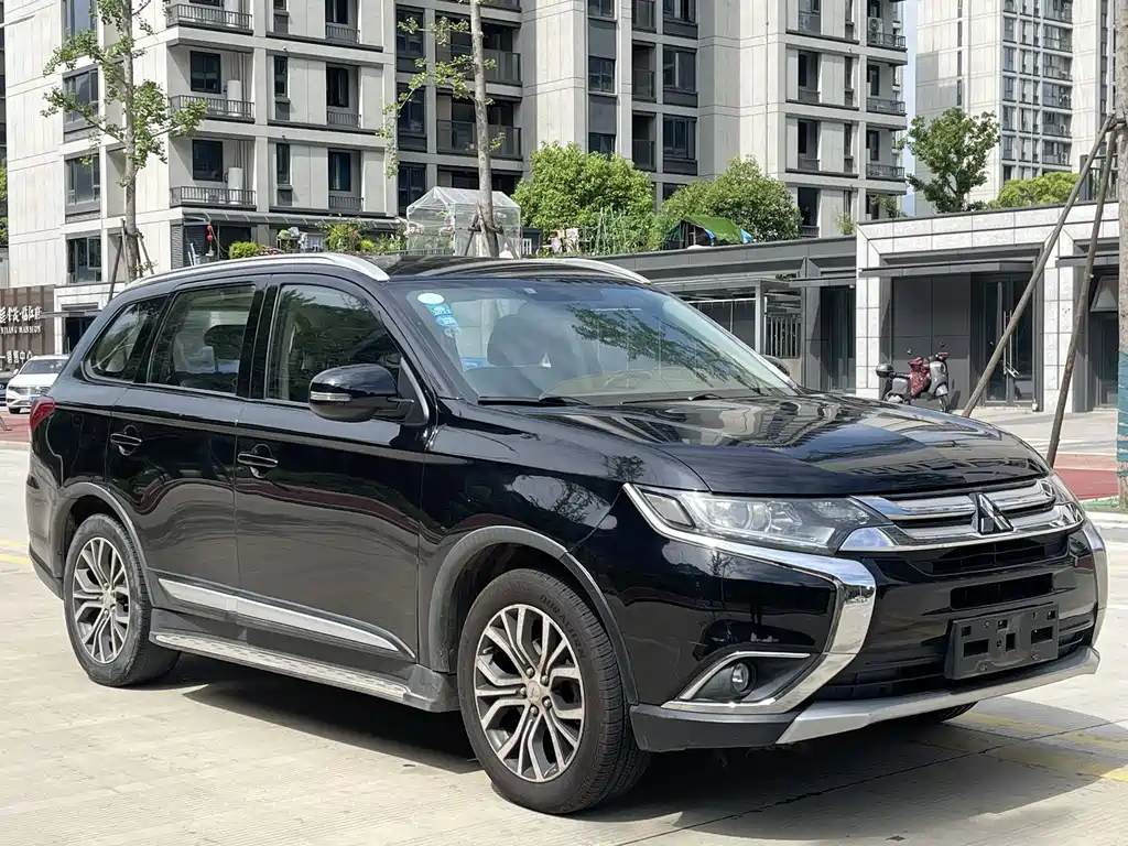 Mitsubishi Outlander — фото 3