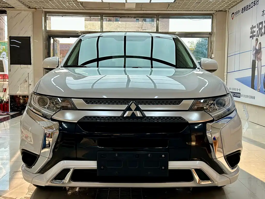 Mitsubishi Outlander — фото 2