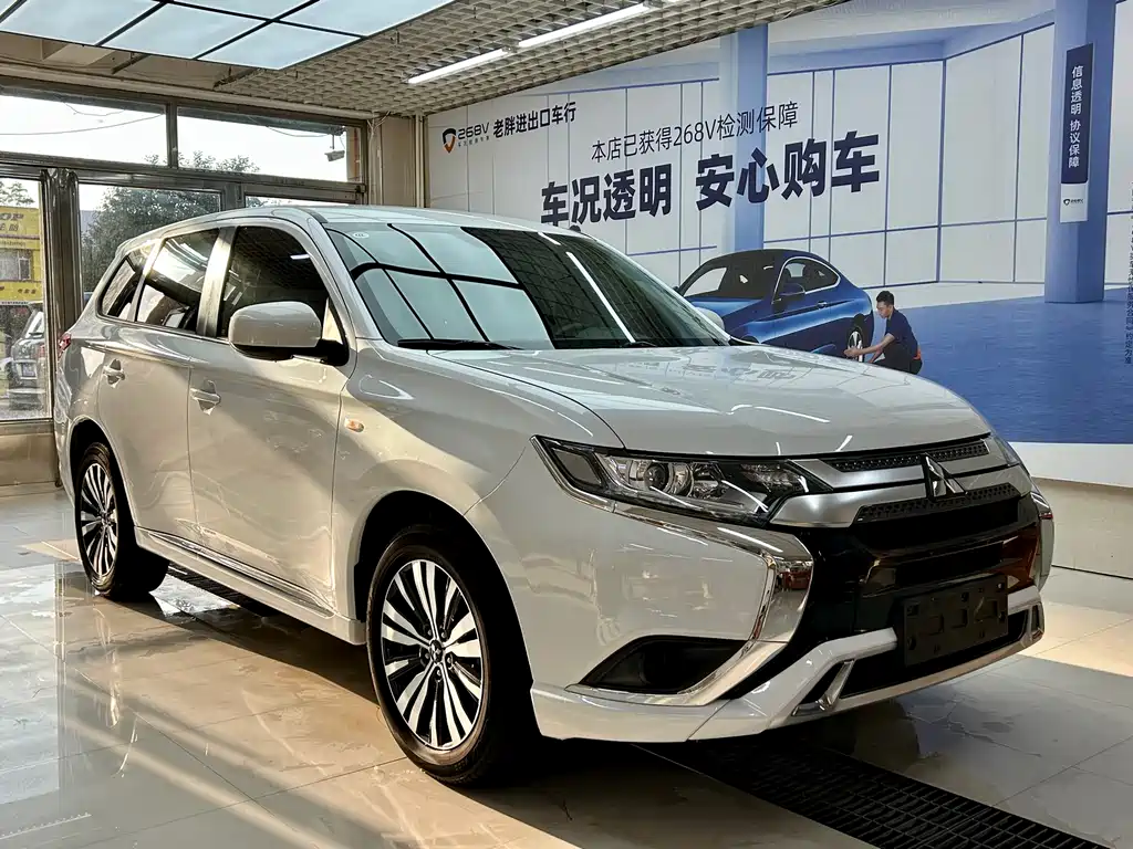 Mitsubishi Outlander — фото 3