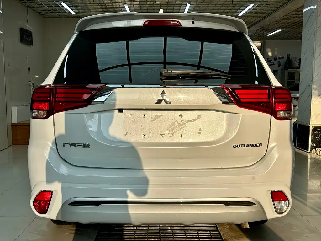 Mitsubishi Outlander — фото 5