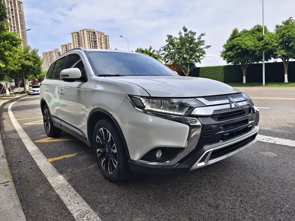 Mitsubishi Outlander — фото 3