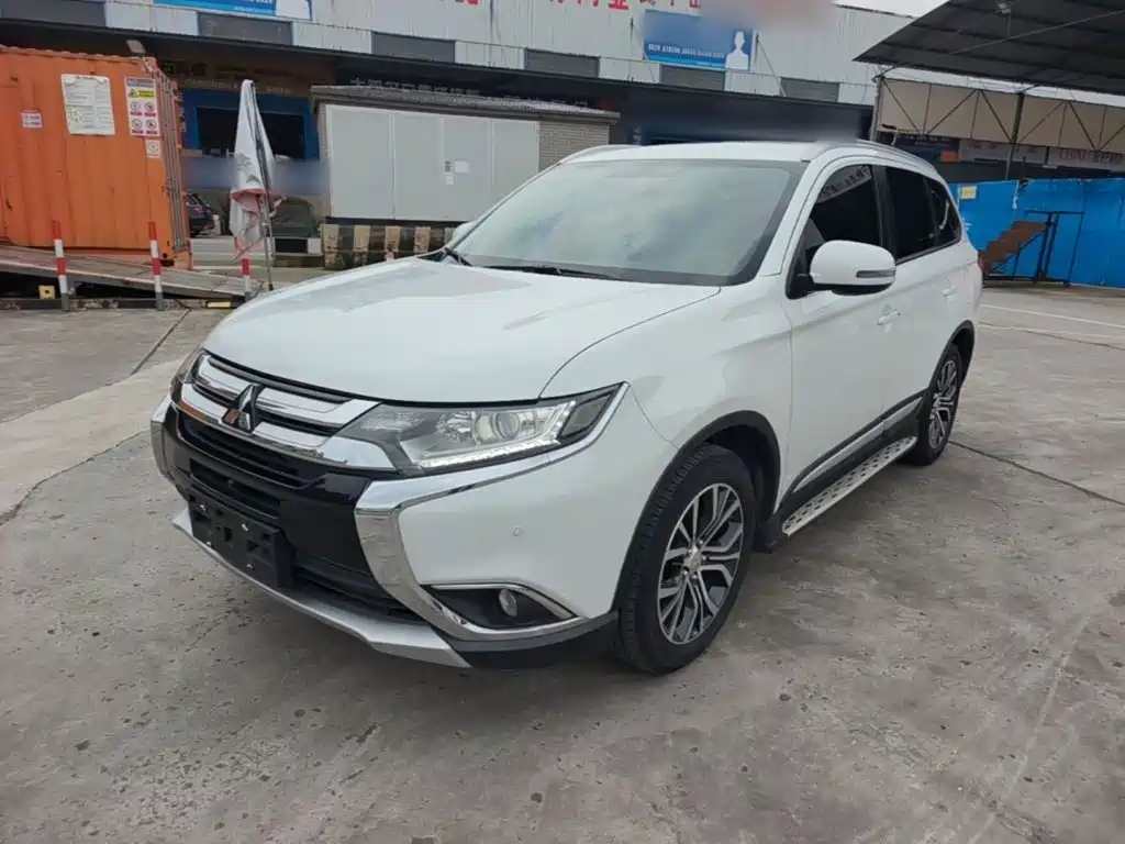 Mitsubishi Outlander — фото 2