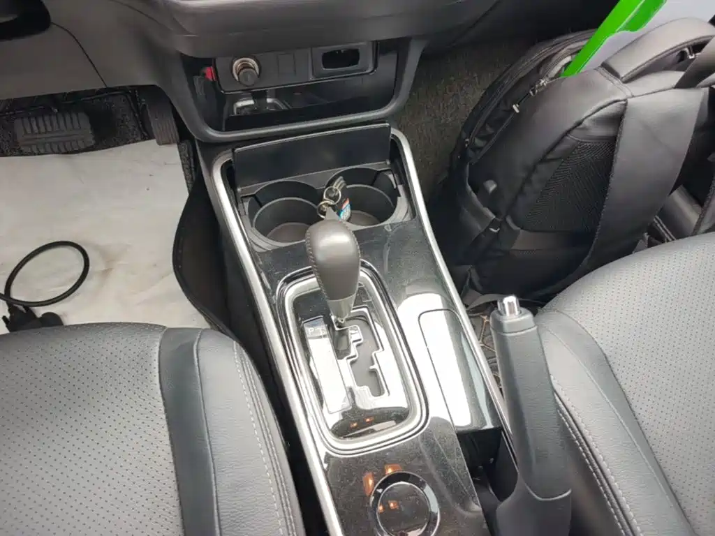 Mitsubishi Outlander — фото 14