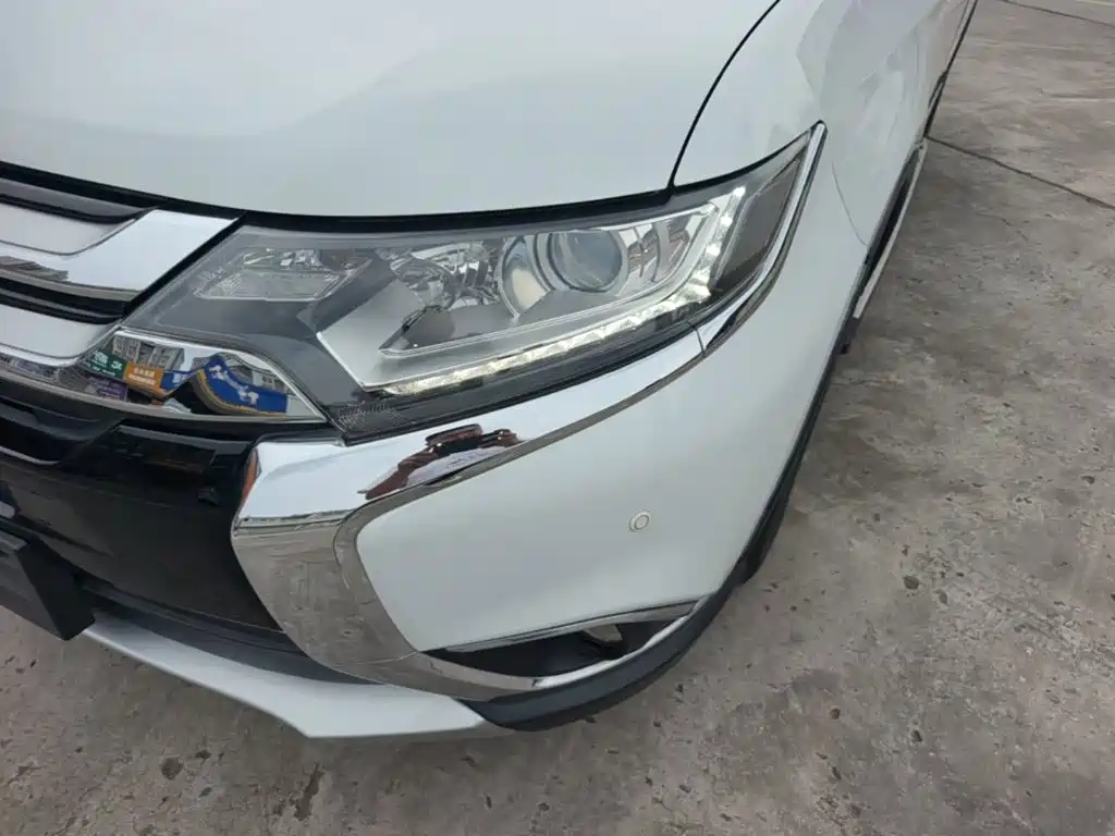 Mitsubishi Outlander — фото 24