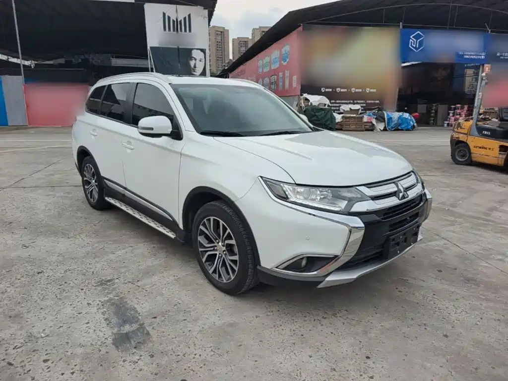 Mitsubishi Outlander — фото 4