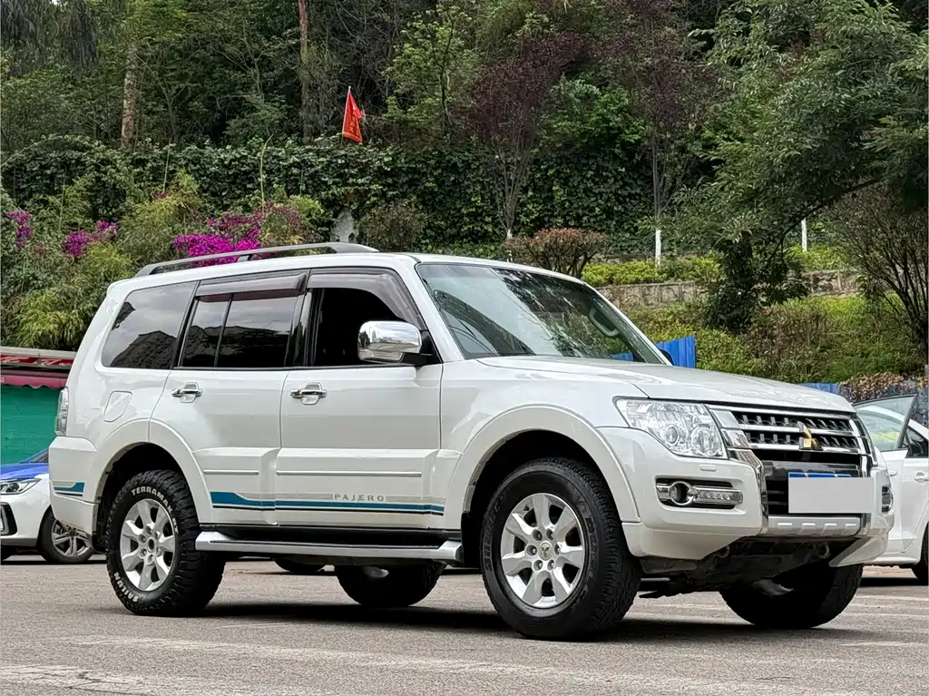 Mitsubishi Pajero (Import) — фото 3