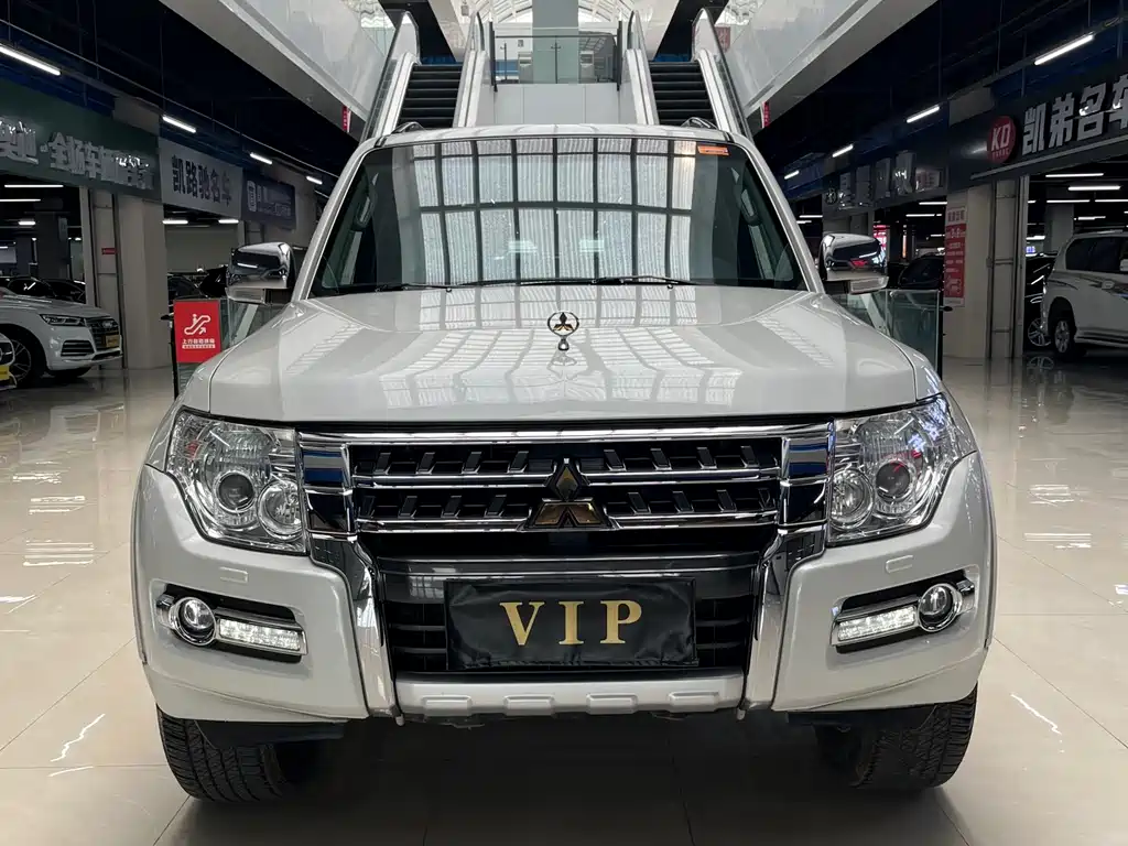 Mitsubishi Pajero (Import) — фото 2