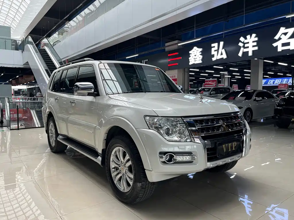 Mitsubishi Pajero (Import) — фото 3