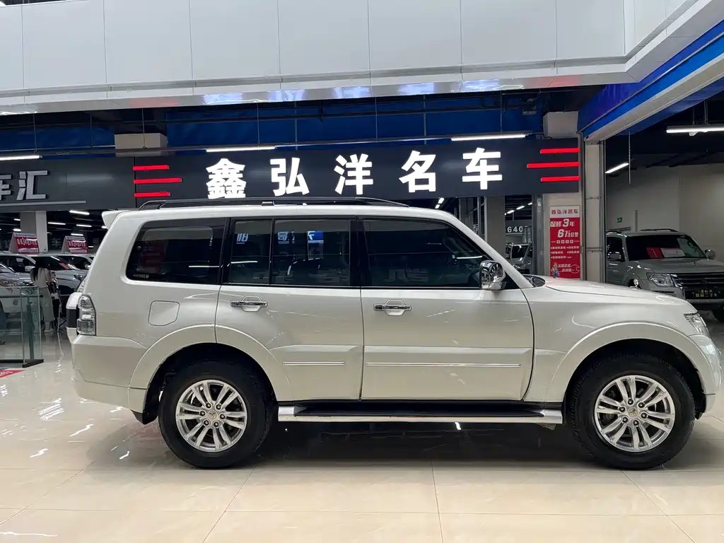 Mitsubishi Pajero (Import) — фото 4
