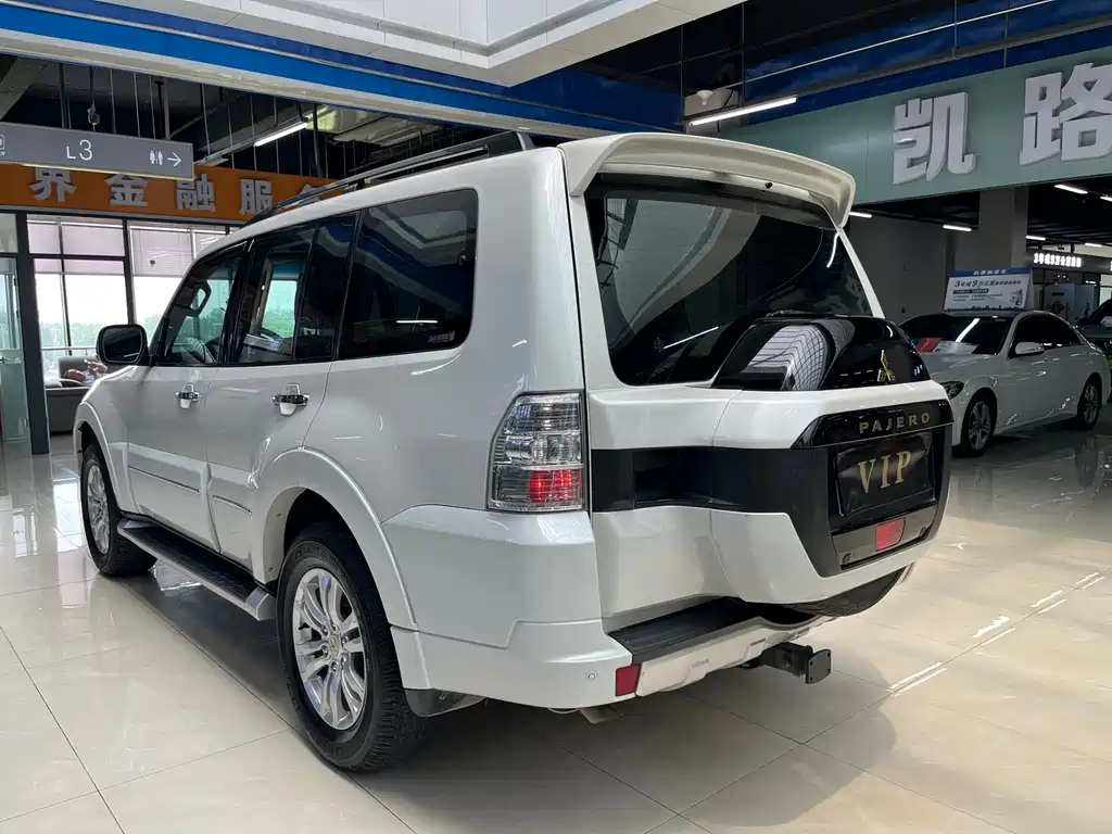 Mitsubishi Pajero (Import) — фото 5