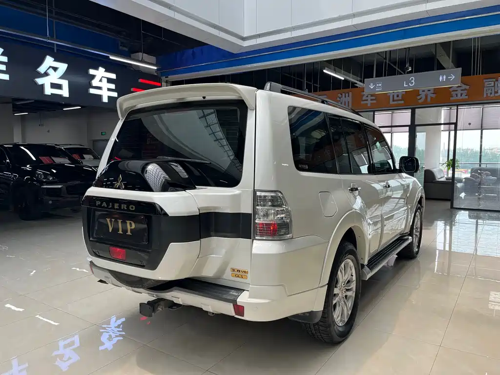 Mitsubishi Pajero (Import) — фото 7