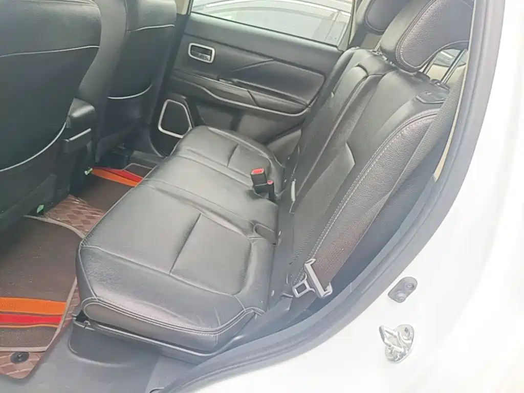 Mitsubishi Outlander — фото 17