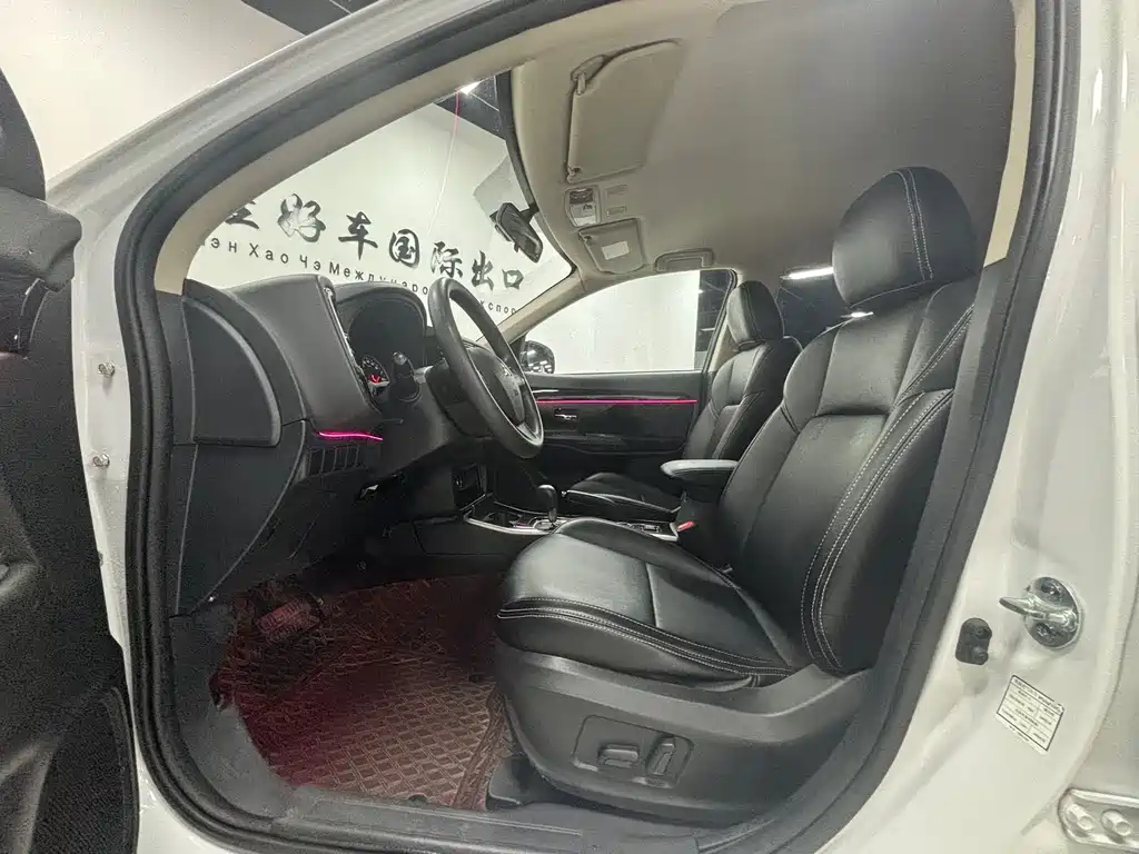 Mitsubishi Outlander — фото 11