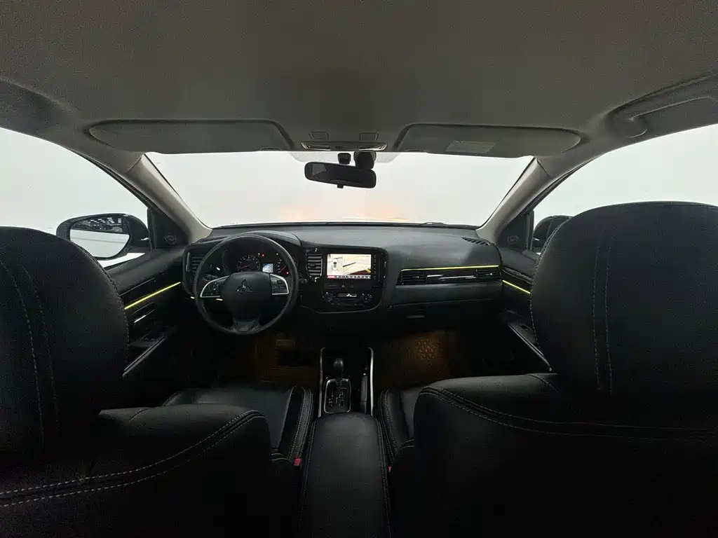 Mitsubishi Outlander — фото 15