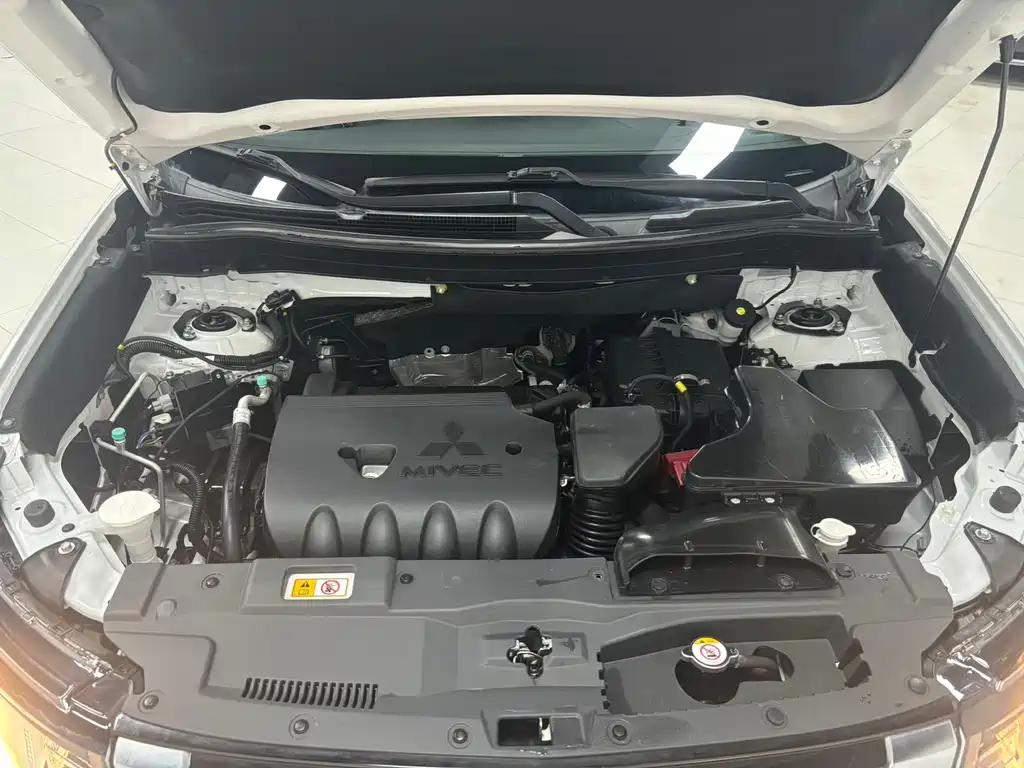 Mitsubishi Outlander — фото 16