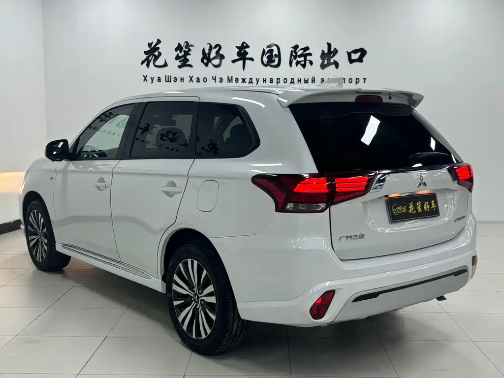 Mitsubishi Outlander — фото 4