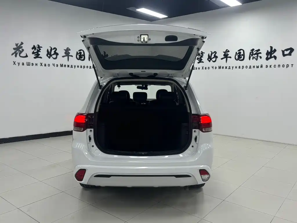 Mitsubishi Outlander — фото 7
