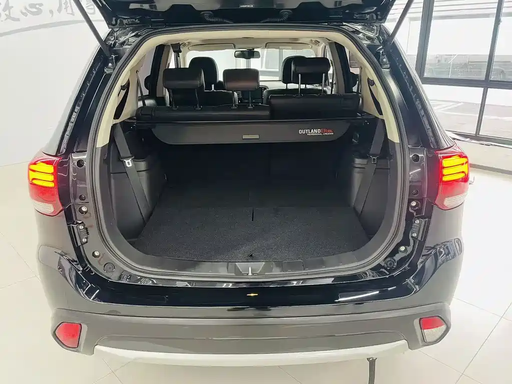 Mitsubishi Outlander — фото 15