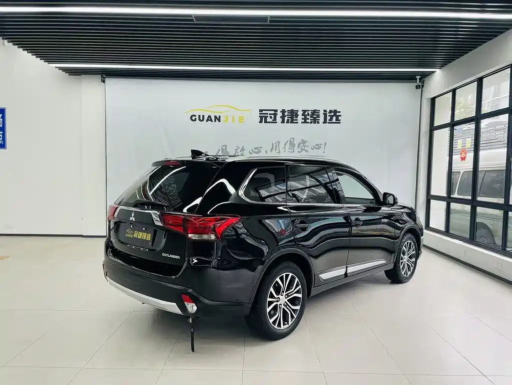 Mitsubishi Outlander — фото 17
