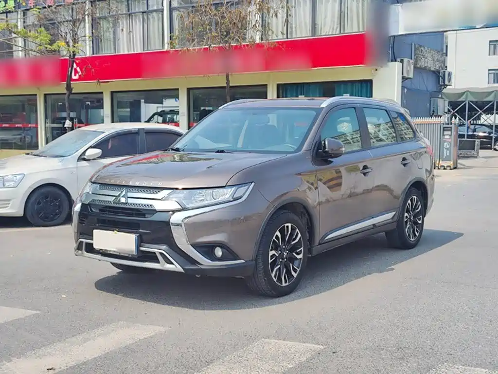 Mitsubishi Outlander — фото 2