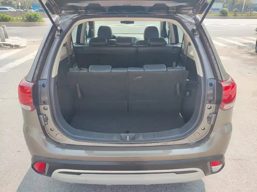 Mitsubishi Outlander — фото 15