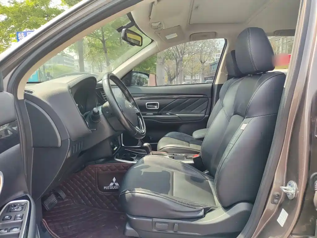 Mitsubishi Outlander — фото 18