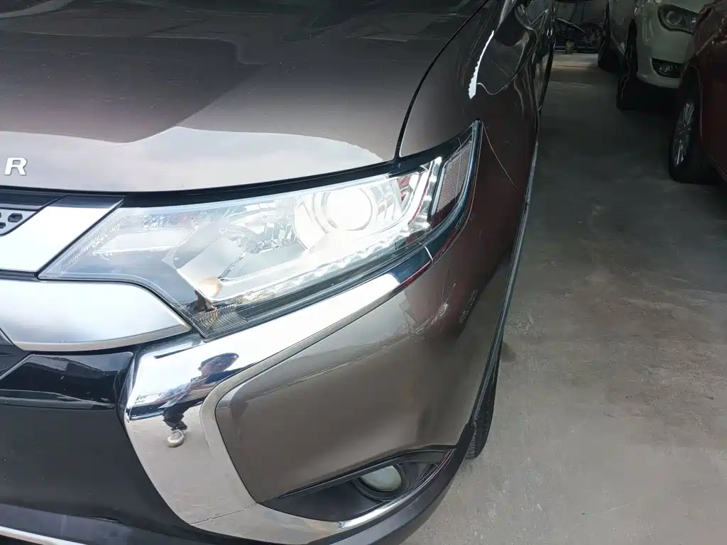 Mitsubishi Outlander — фото 19