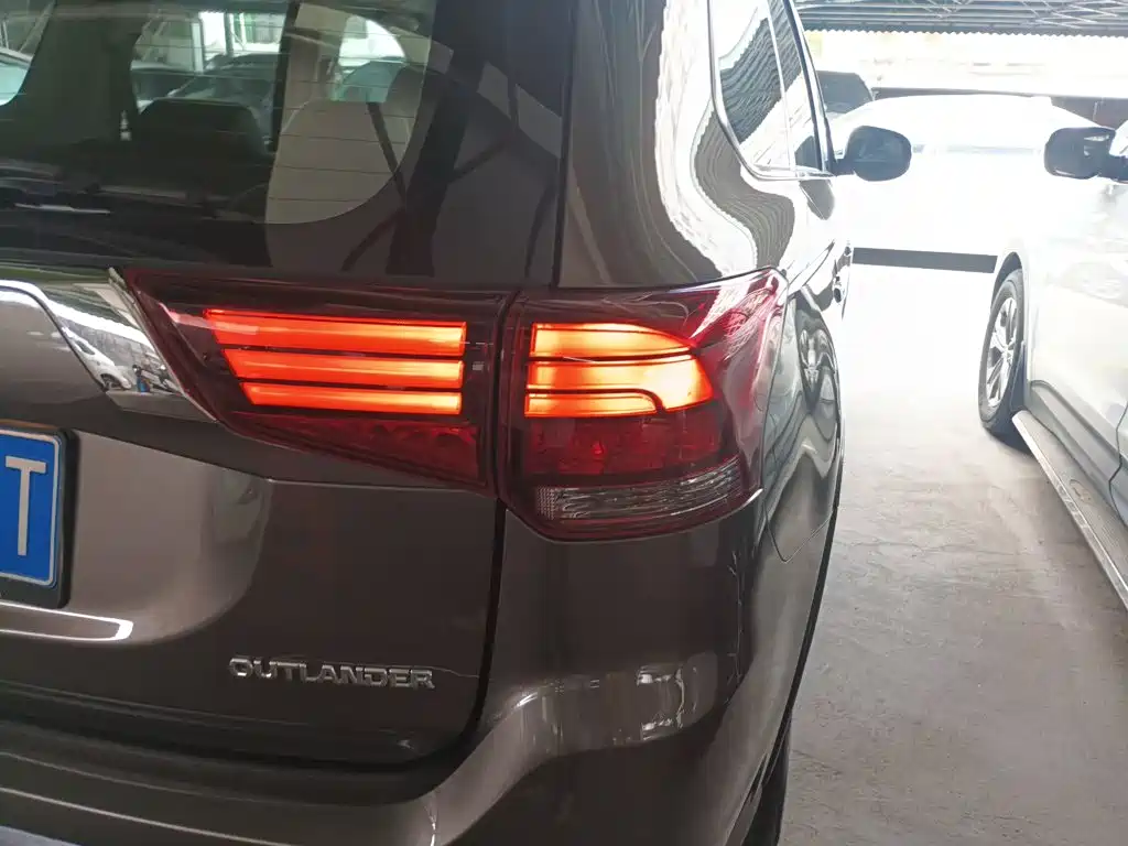 Mitsubishi Outlander — фото 23