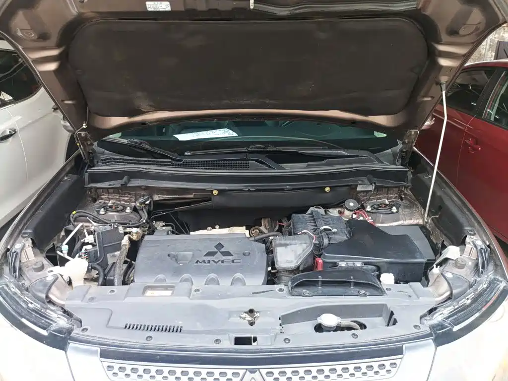 Mitsubishi Outlander — фото 10