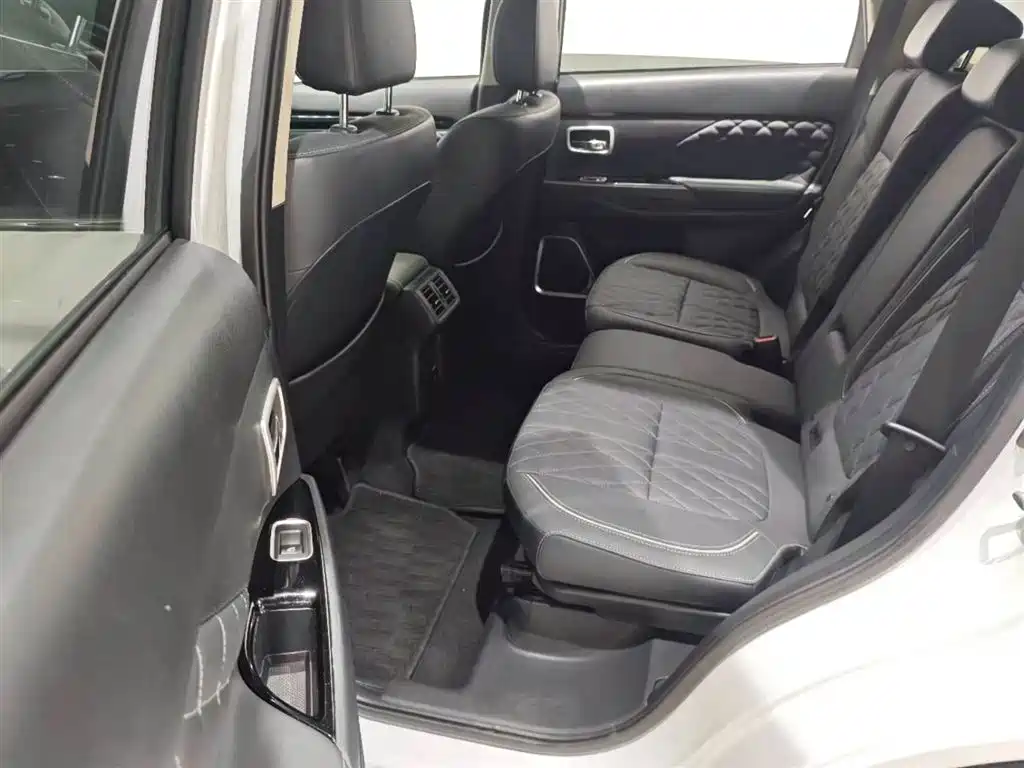 Mitsubishi Outlander — фото 11