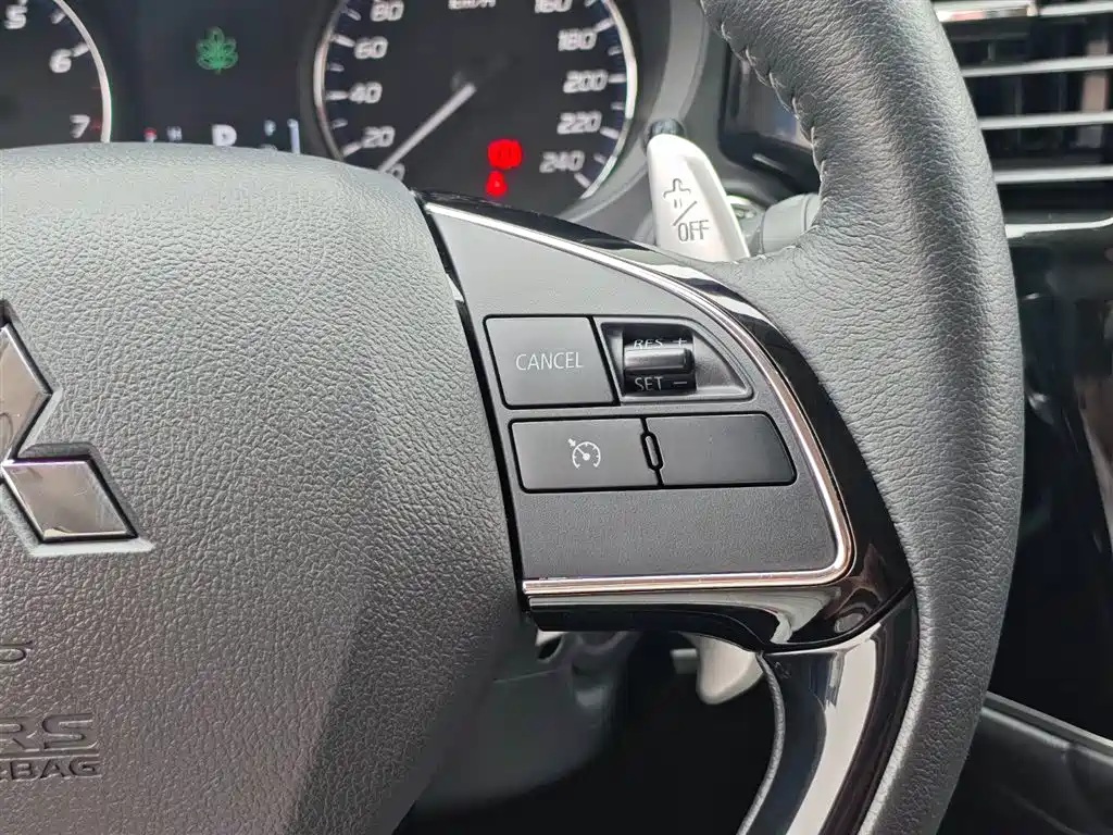 Mitsubishi Outlander — фото 19