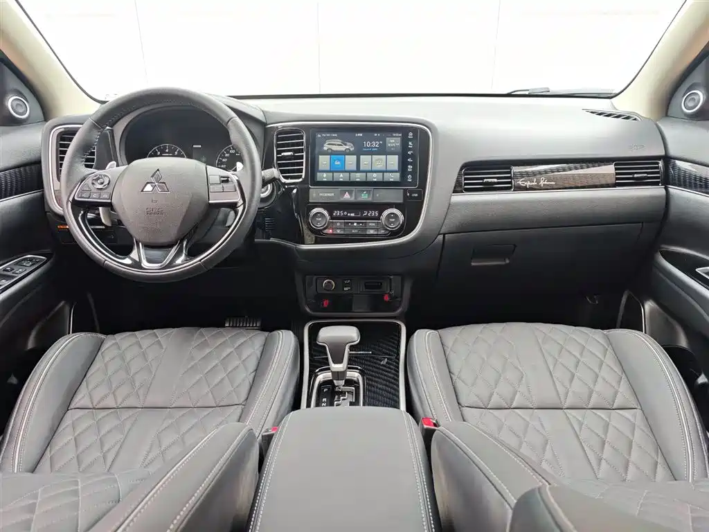 Mitsubishi Outlander — фото 9