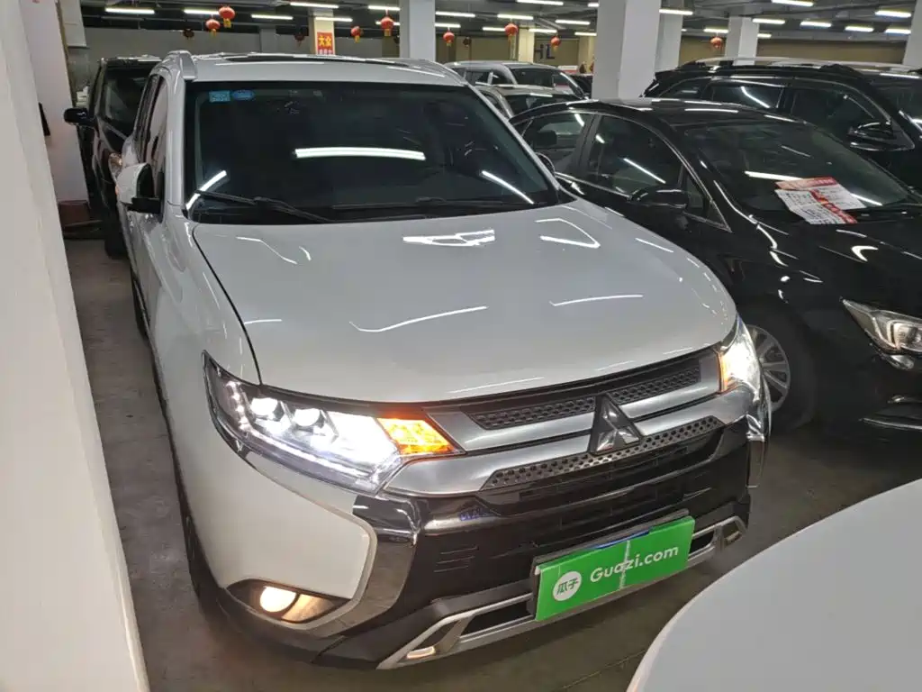 Mitsubishi Outlander — фото 4
