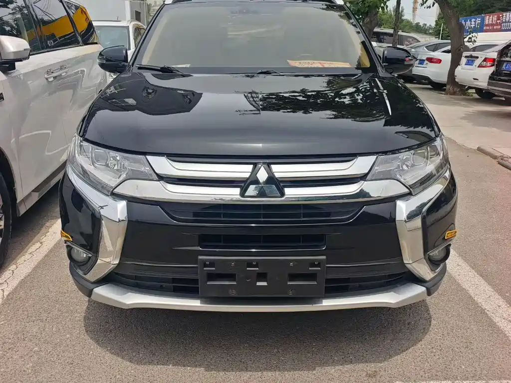 Mitsubishi Outlander — фото 2