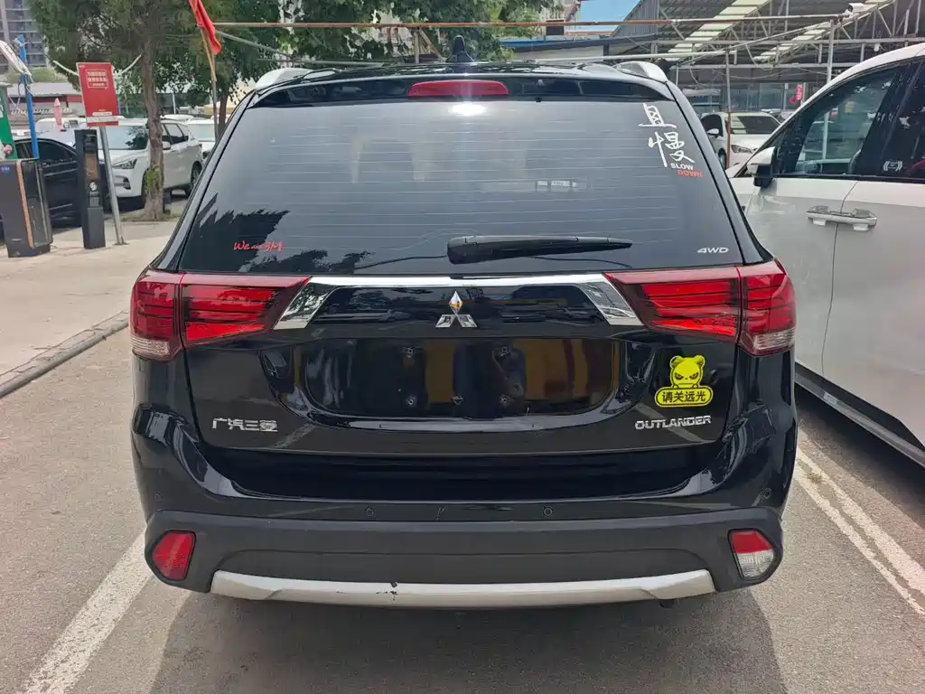 Mitsubishi Outlander — фото 8