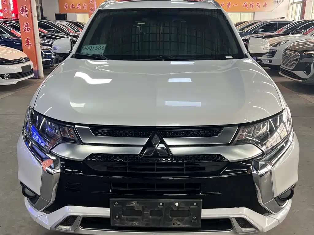 Mitsubishi Outlander — фото 2