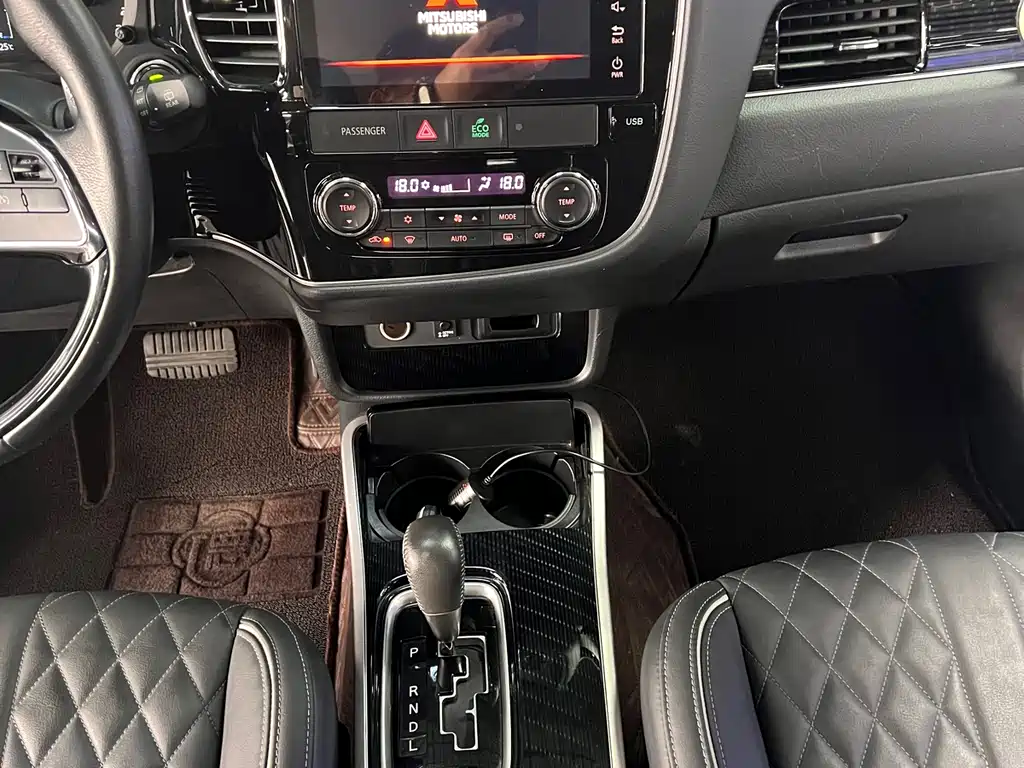 Mitsubishi Outlander — фото 16