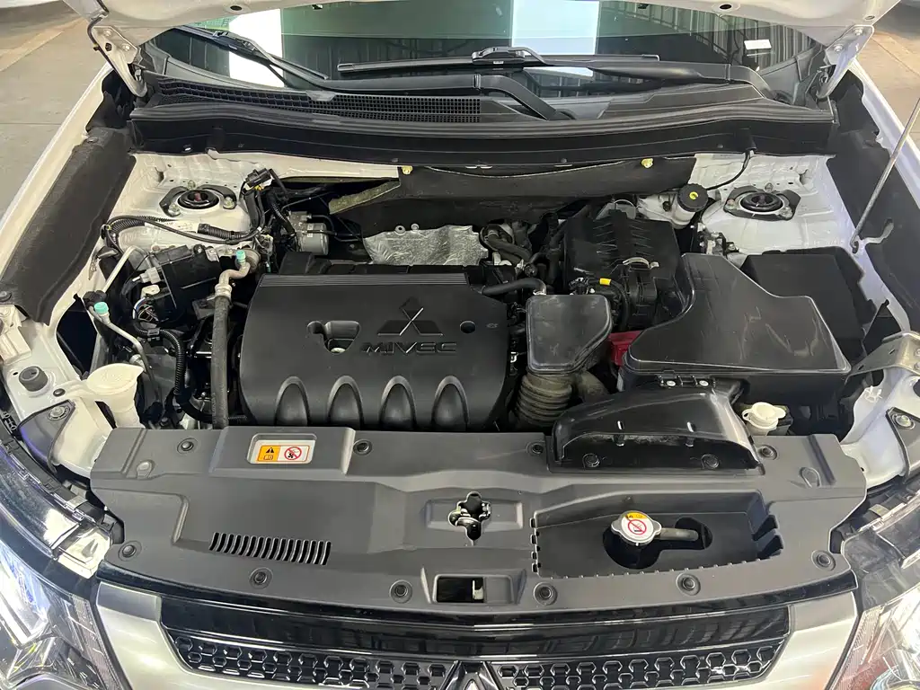Mitsubishi Outlander — фото 18