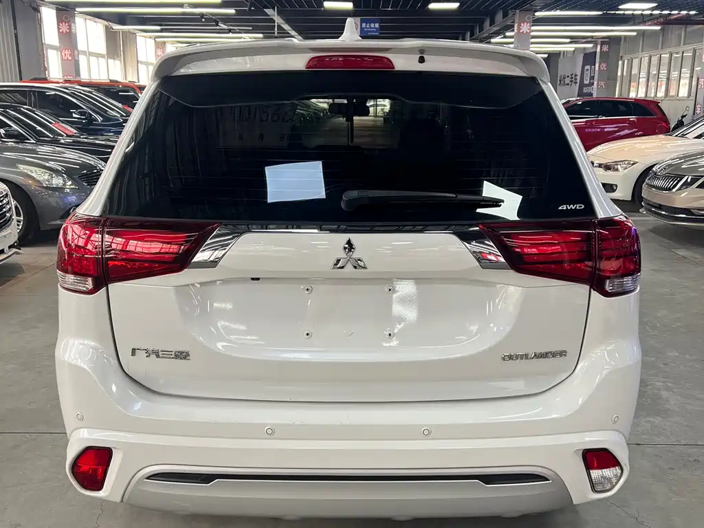 Mitsubishi Outlander — фото 6