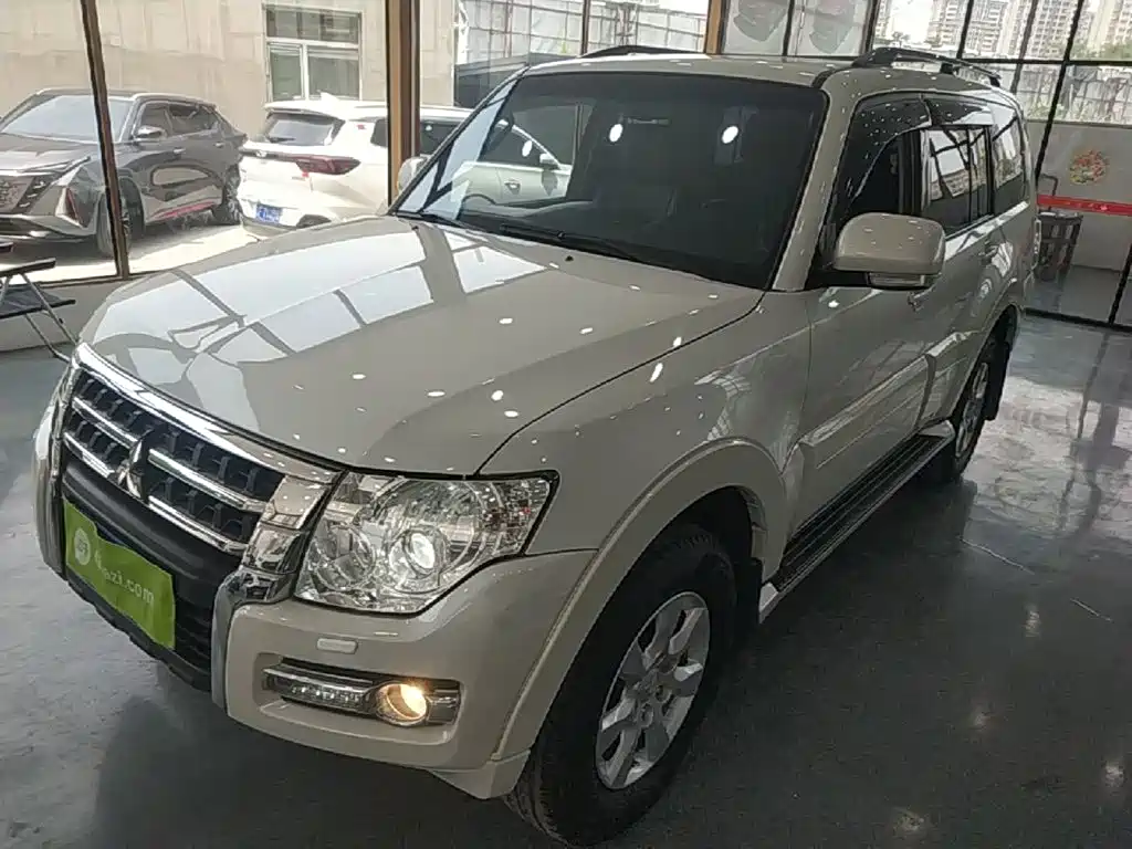 Mitsubishi Pajero (Import) — фото 2