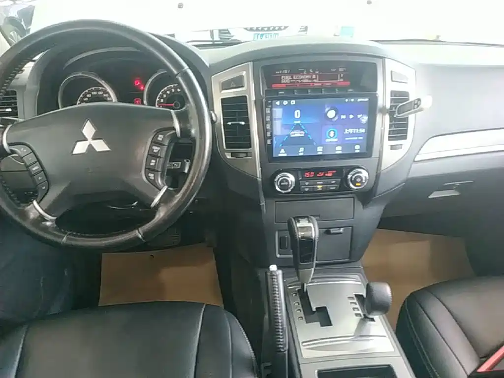 Mitsubishi Pajero (Import) — фото 13