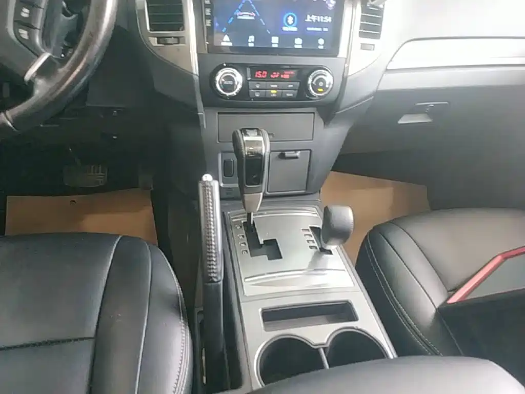 Mitsubishi Pajero (Import) — фото 14