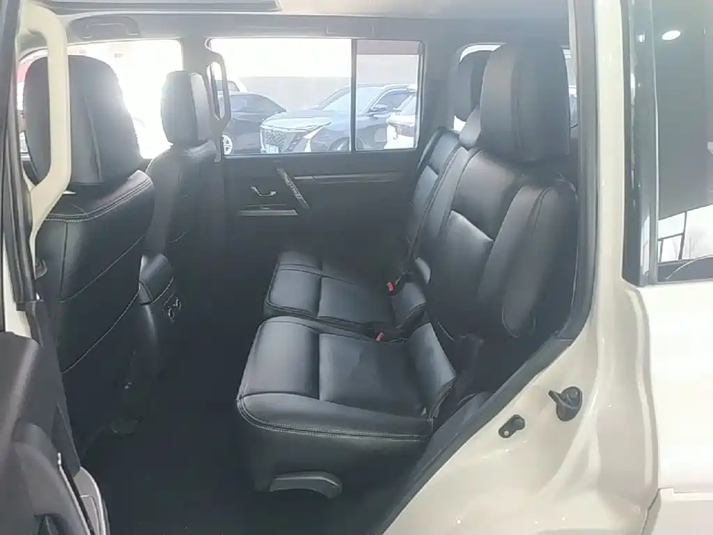 Mitsubishi Pajero (Import) — фото 17