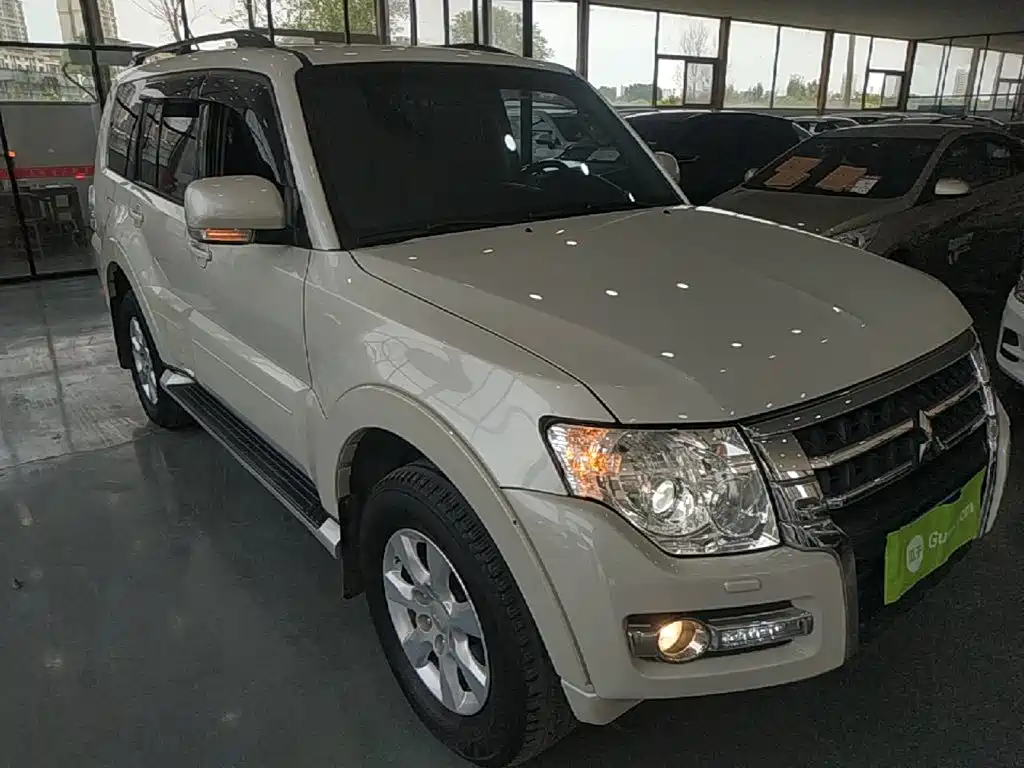 Mitsubishi Pajero (Import) — фото 4