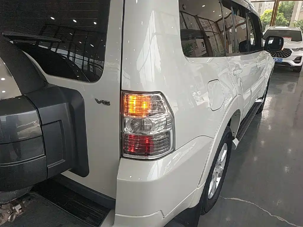 Mitsubishi Pajero (Import) — фото 8