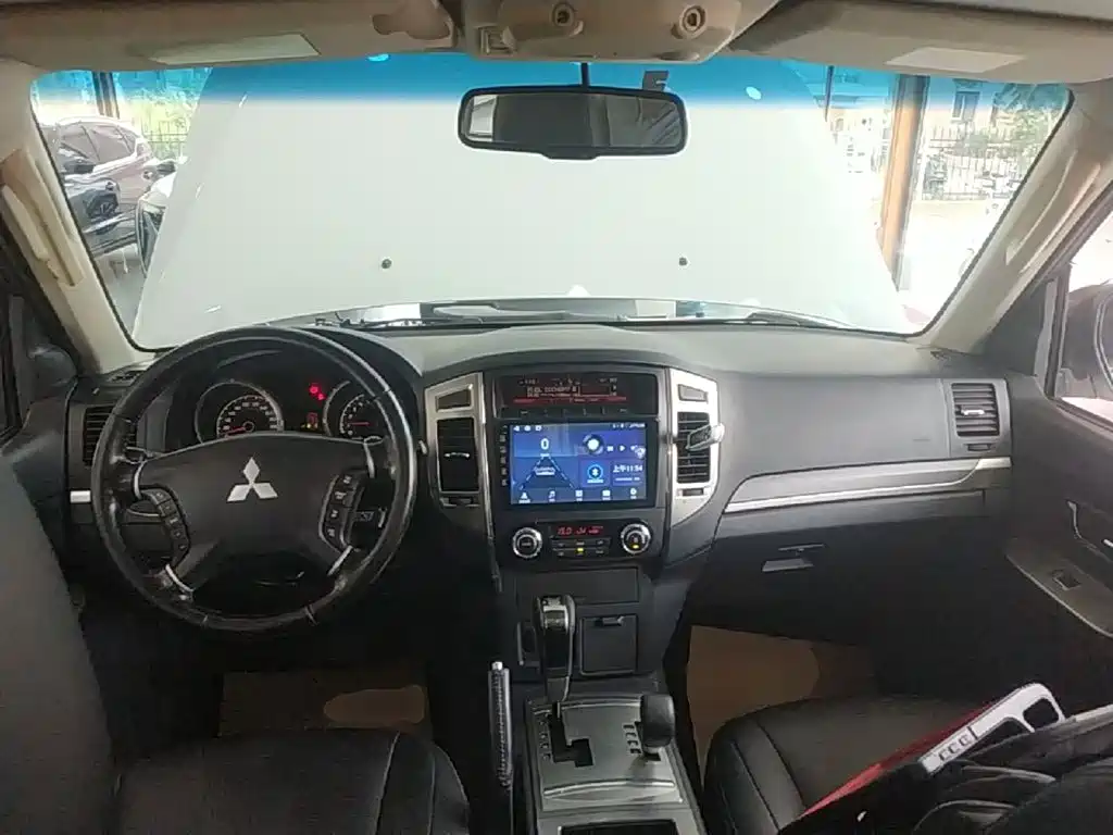 Mitsubishi Pajero (Import) — фото 10