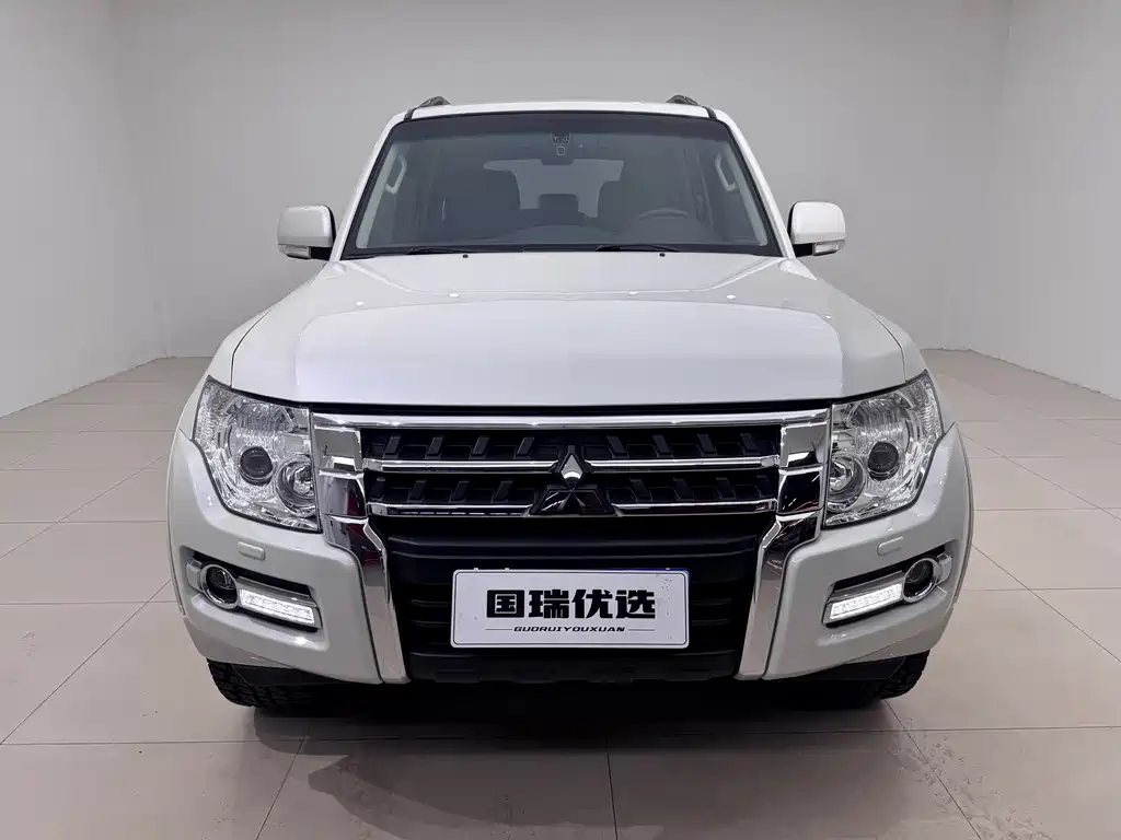 Mitsubishi Pajero (Import) — фото 2