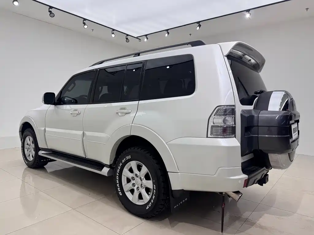 Mitsubishi Pajero (Import) — фото 6