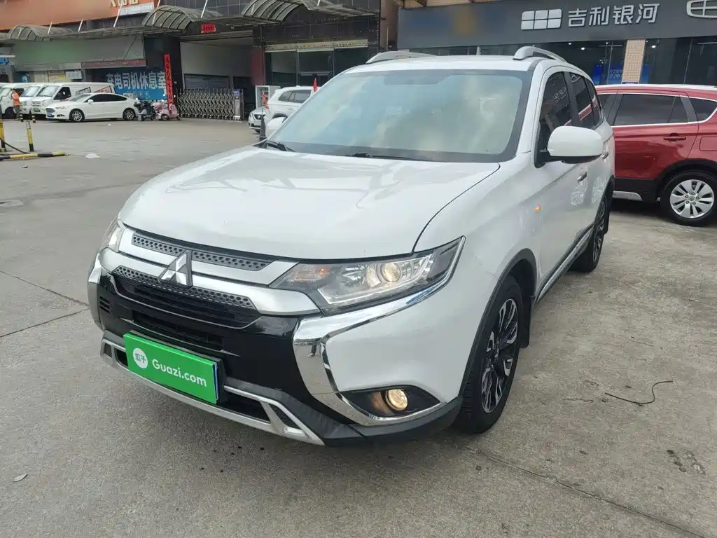 Mitsubishi Outlander — фото 2